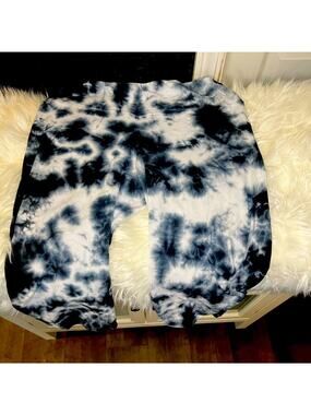 Black and White Tie Dye workout capris size L